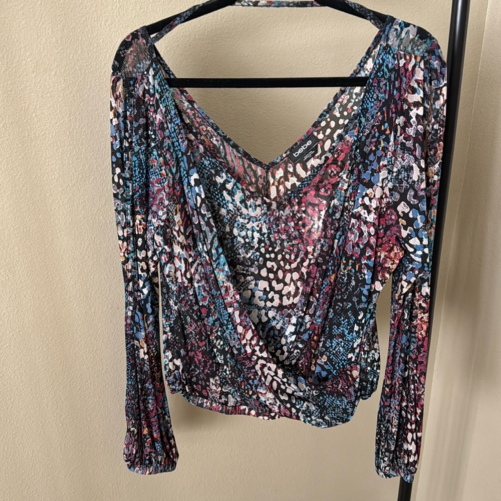 Bebe double v cold shoulder blouse women’s L